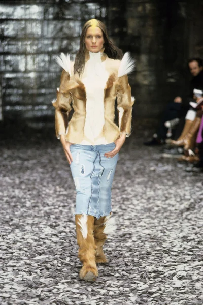 Look 30